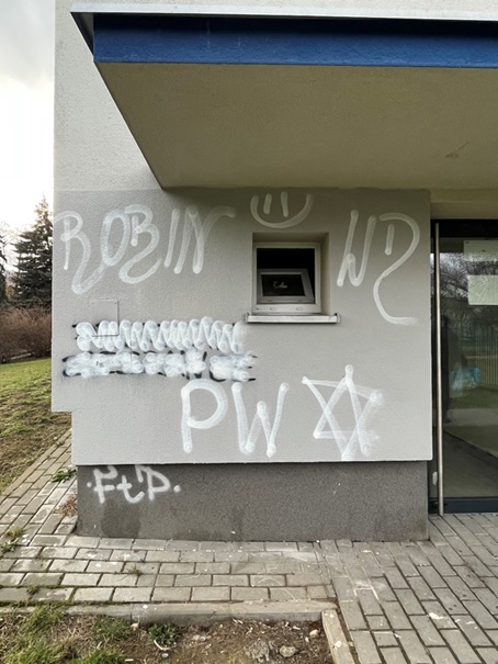 Zdjęcie przed zamalowaniem