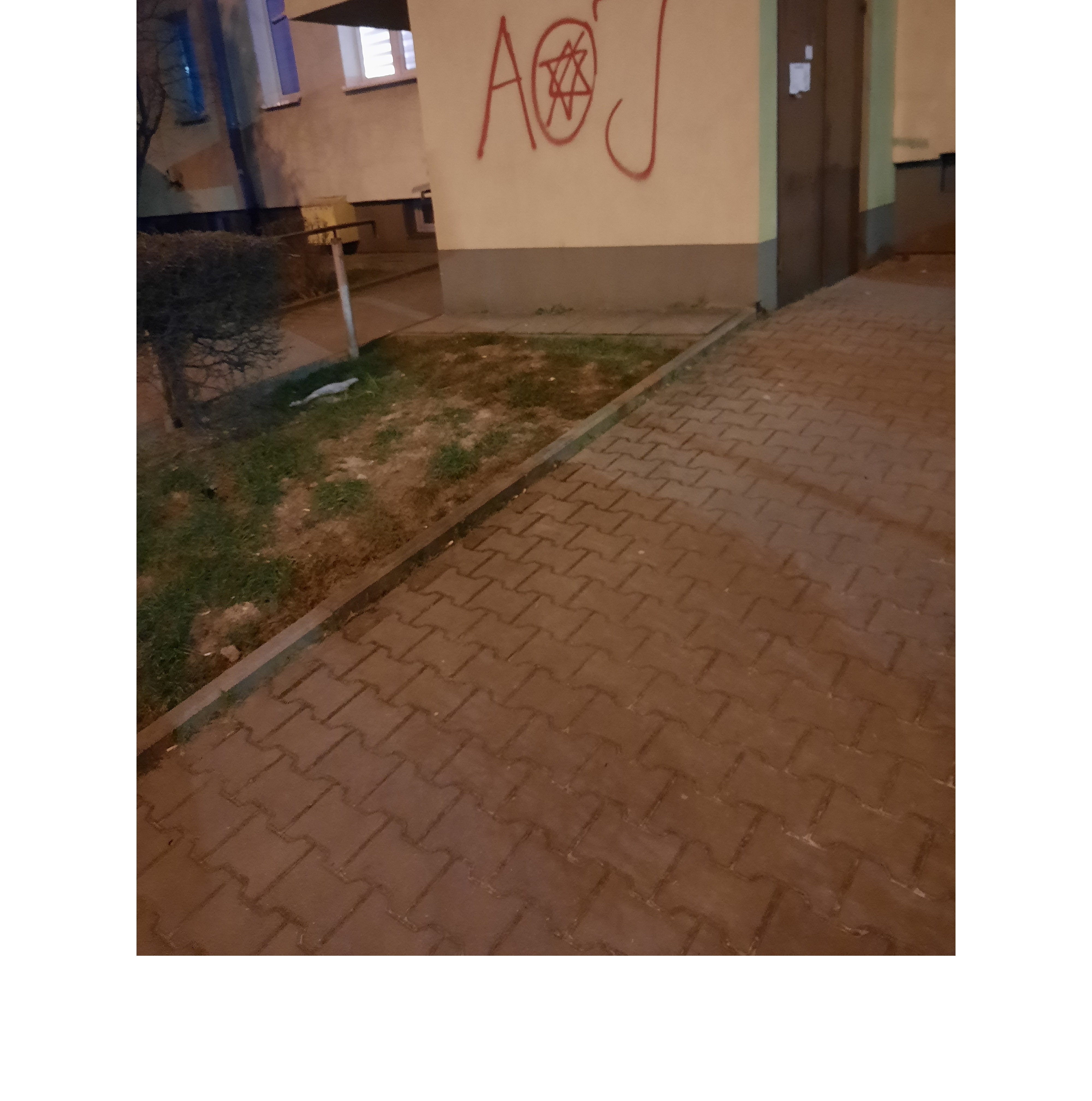 Zdjęcie przed zamalowaniem