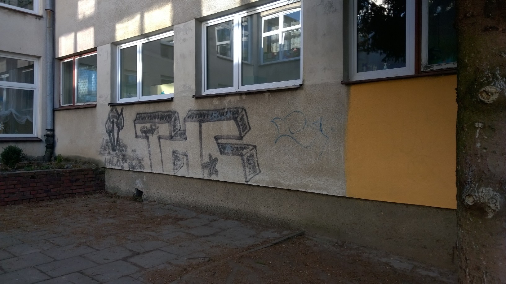 Zdjęcie przed zamalowaniem