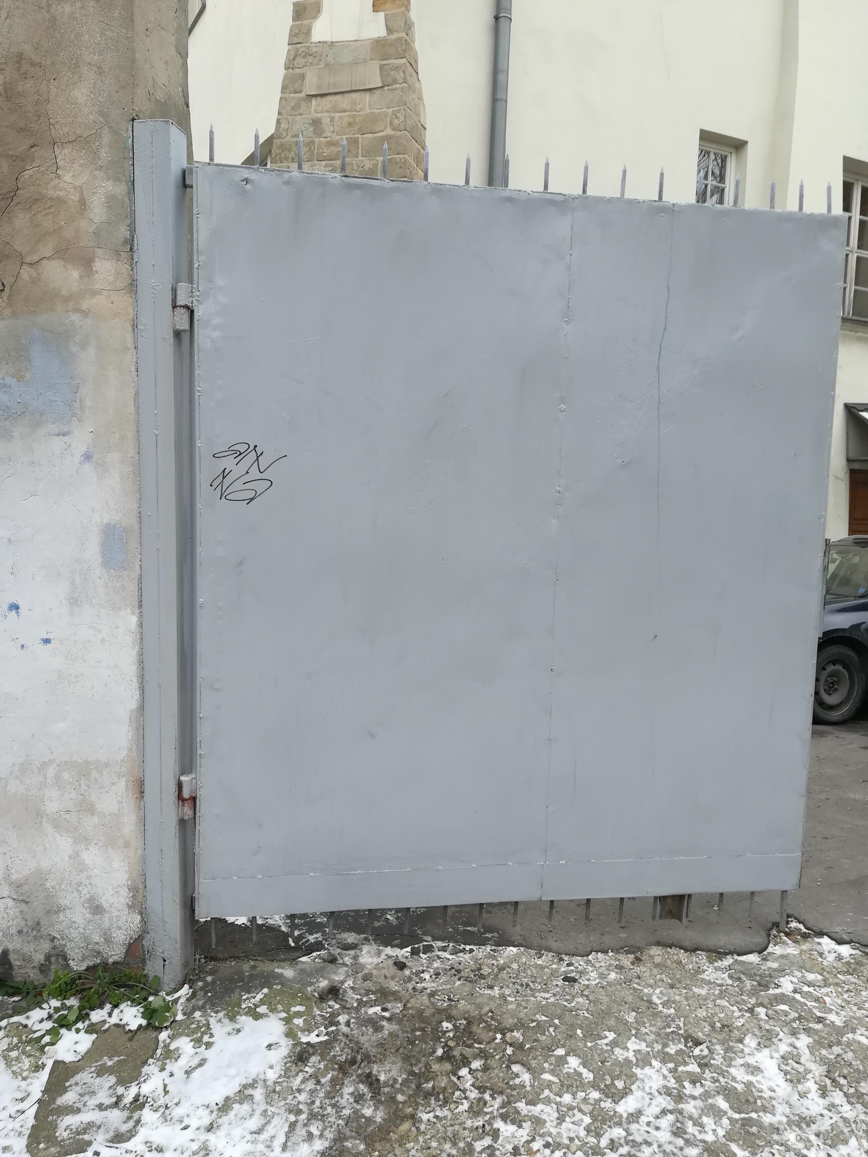 Zdjęcie przed zamalowaniem