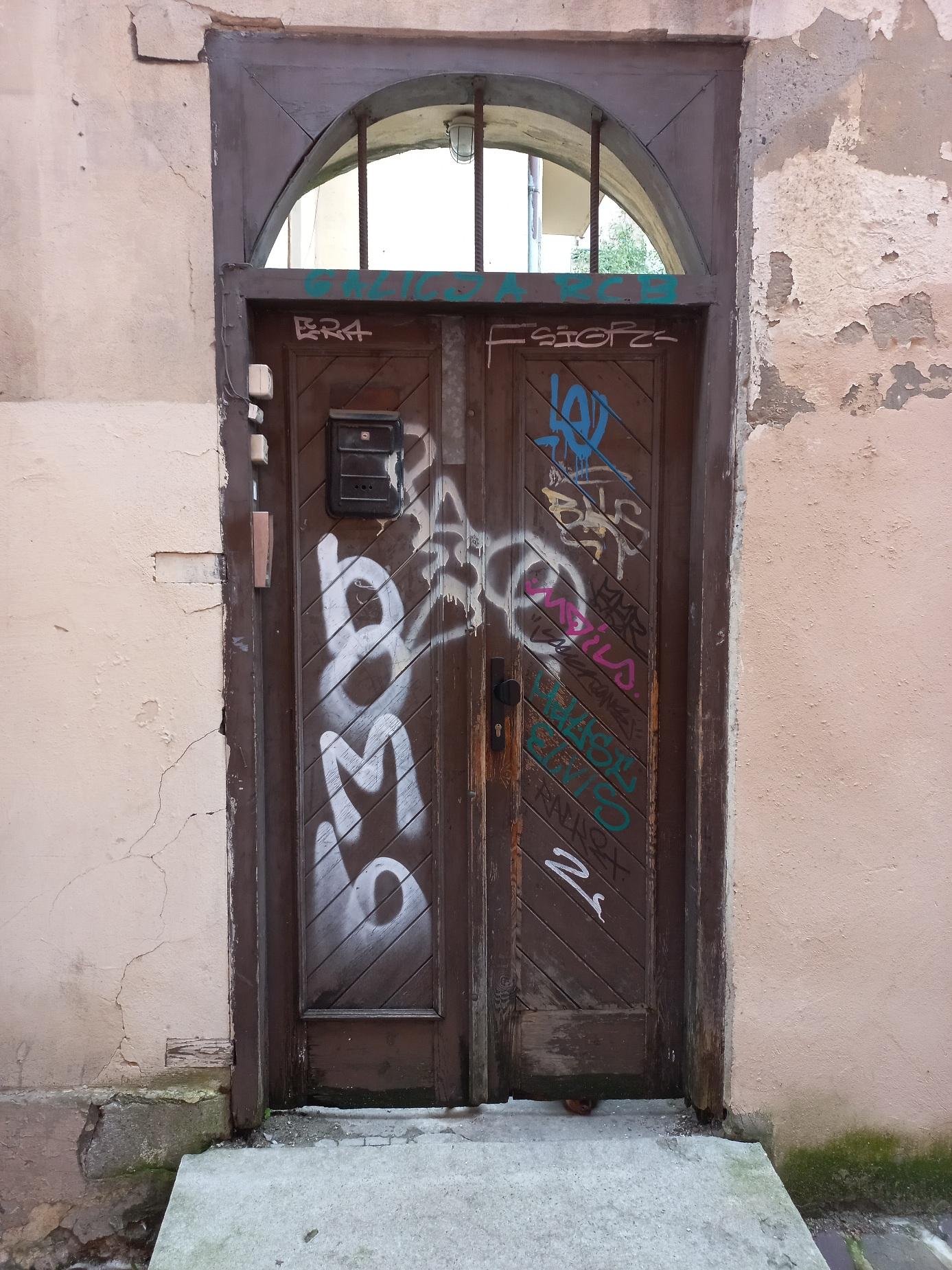 Zdjęcie przed zamalowaniem