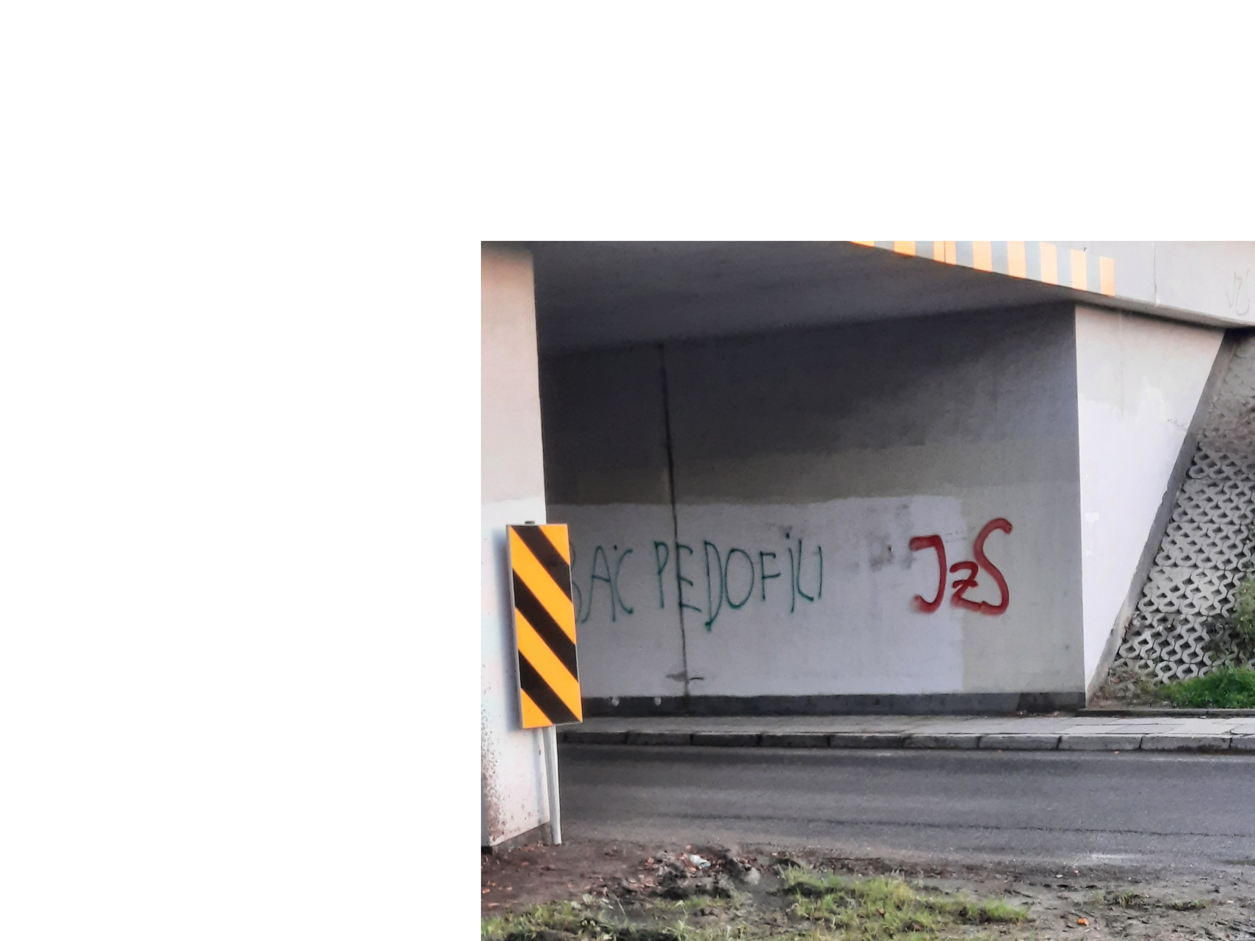 Zdjęcie przed zamalowaniem