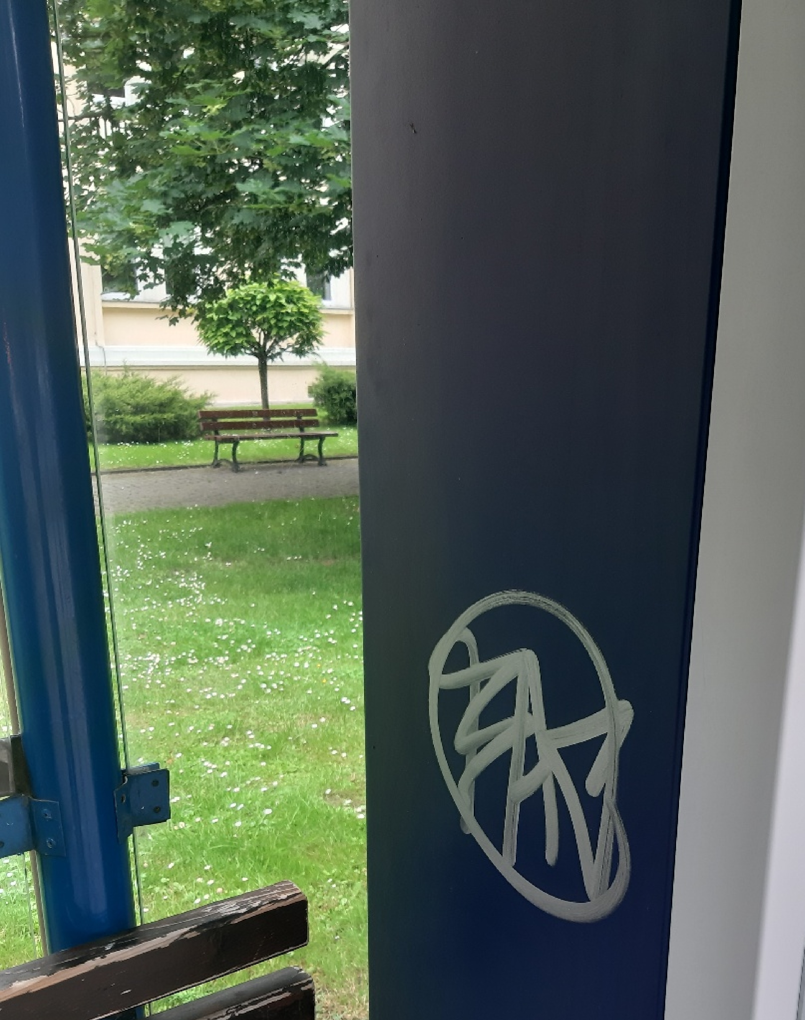 Zdjęcie przed zamalowaniem